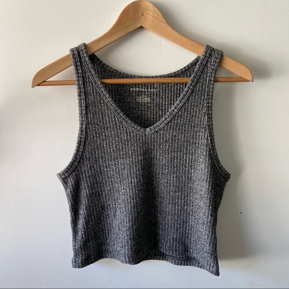 *SOLD* AE Ribbed V Neck Grey Crop Top Large - Picture 3 of 6